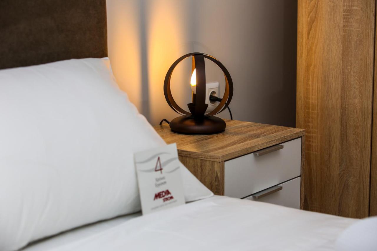 Stella Boutigue Rooms Néa Péramos Bagian luar foto